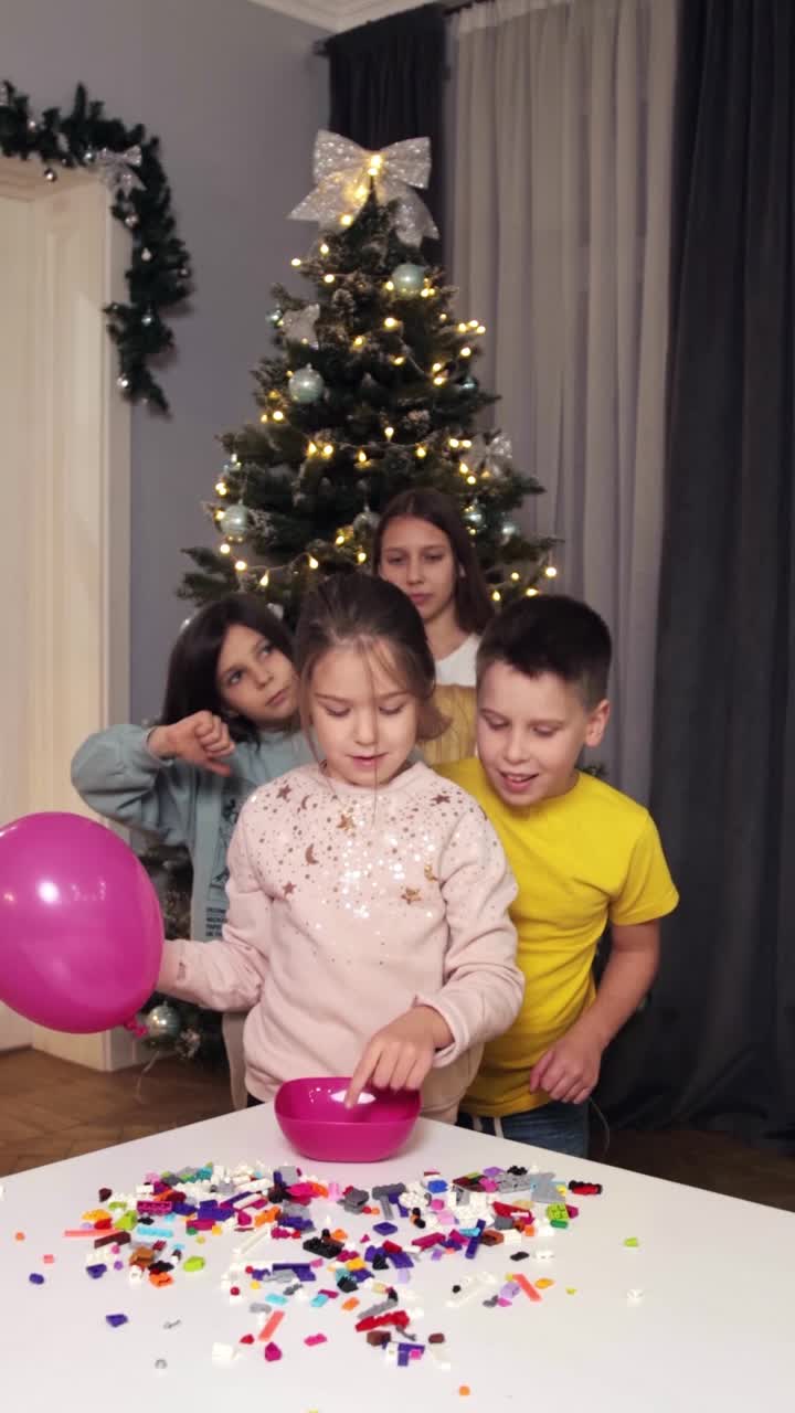 Balloon Toss Challenge thumbnail